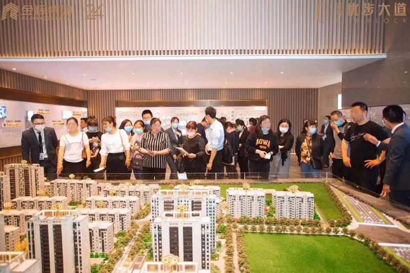 1590028362393096.jpg 金輝·優(yōu)步大道營(yíng)銷中心亮相現(xiàn)場(chǎng)